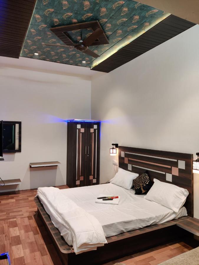 Keshav Hotel Farrukhabad Luaran gambar