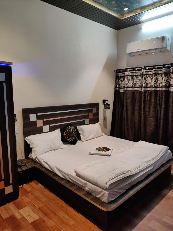 Keshav Hotel Farrukhabad Luaran gambar