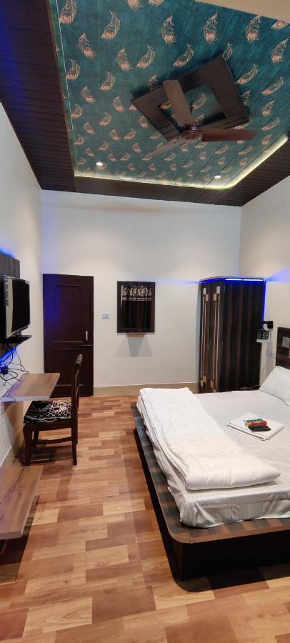 Keshav Hotel Farrukhabad Luaran gambar