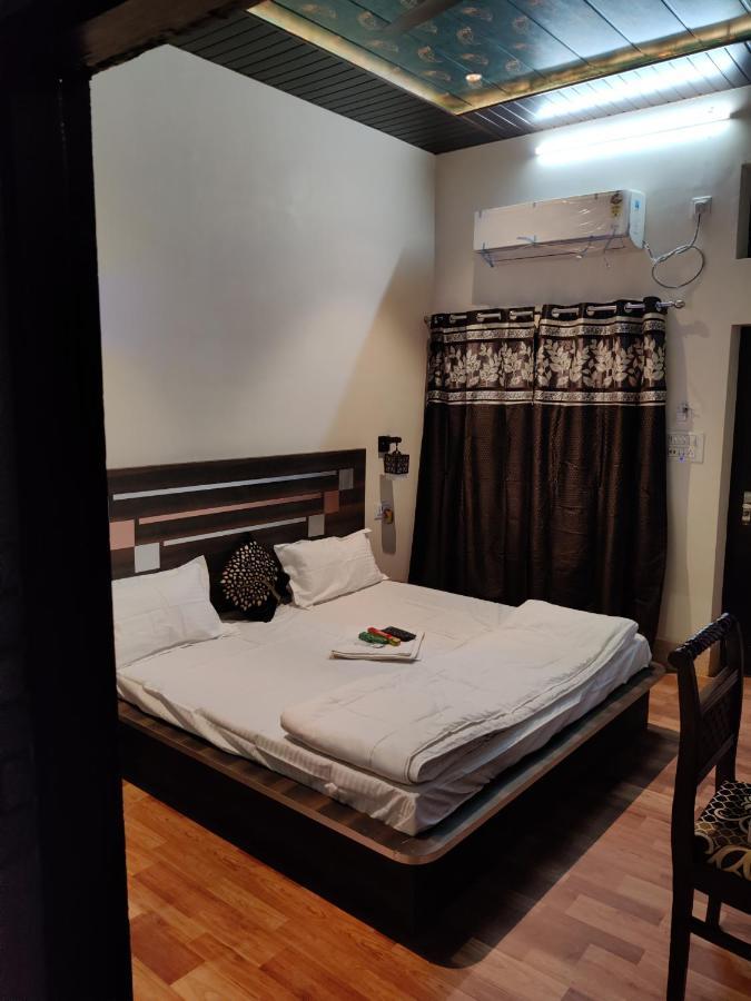 Keshav Hotel Farrukhabad Luaran gambar