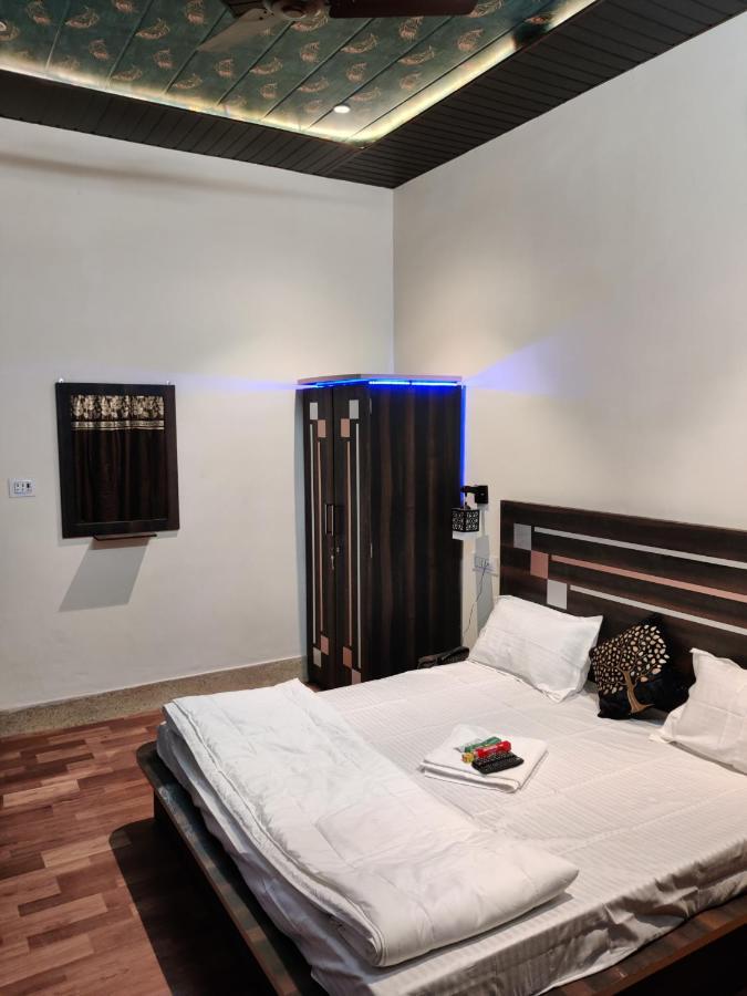 Keshav Hotel Farrukhabad Luaran gambar