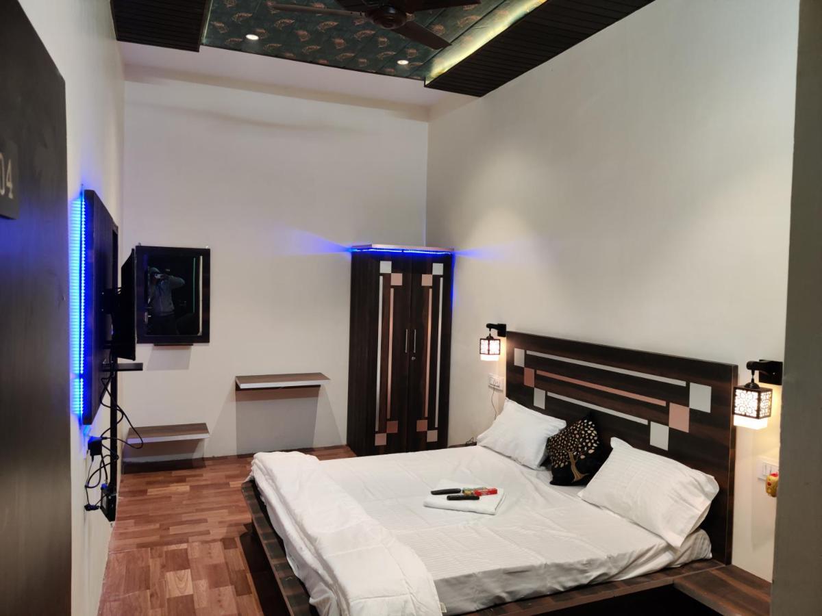Keshav Hotel Farrukhabad Luaran gambar