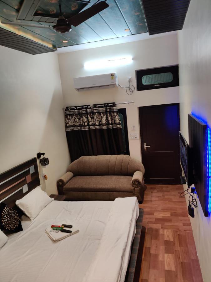 Keshav Hotel Farrukhabad Luaran gambar