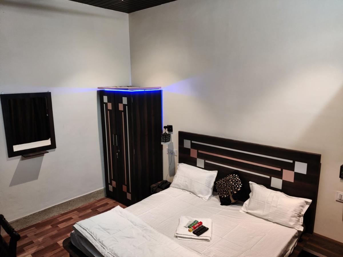 Keshav Hotel Farrukhabad Luaran gambar