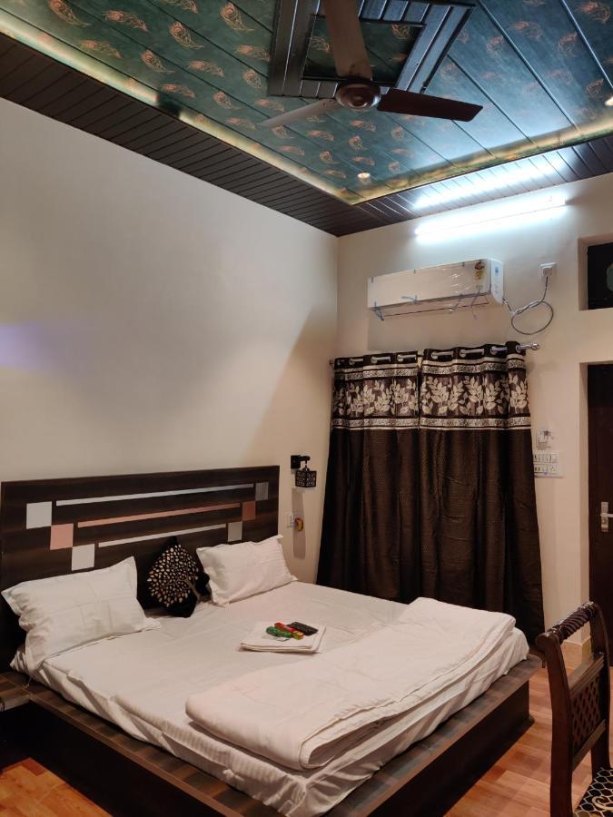 Keshav Hotel Farrukhabad Luaran gambar