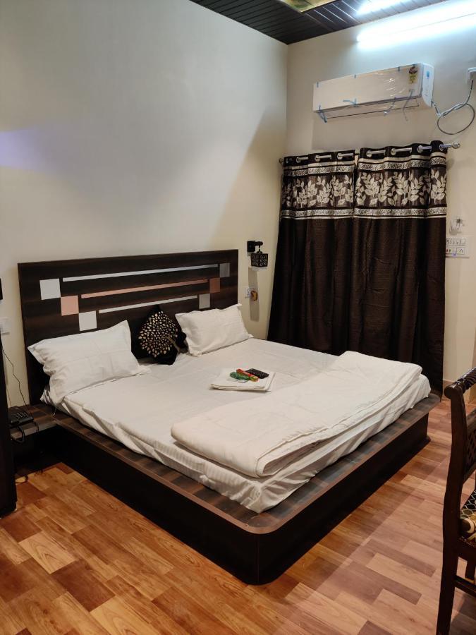 Keshav Hotel Farrukhabad Luaran gambar