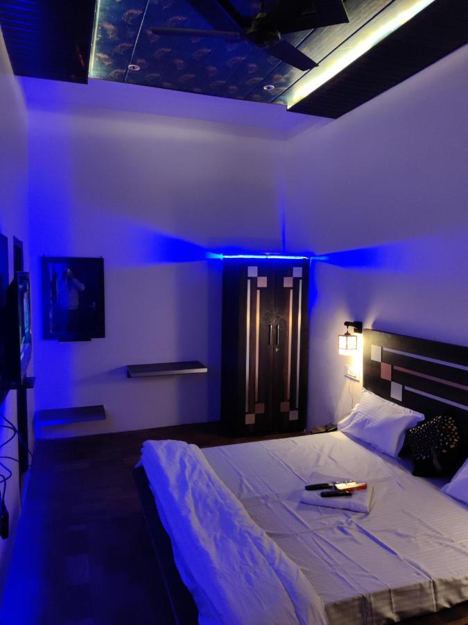 Keshav Hotel Farrukhabad Luaran gambar